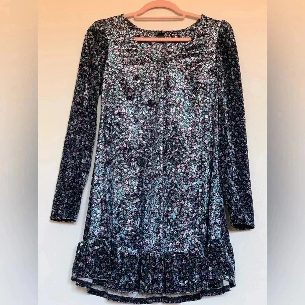 Long sleeve short velvet dress